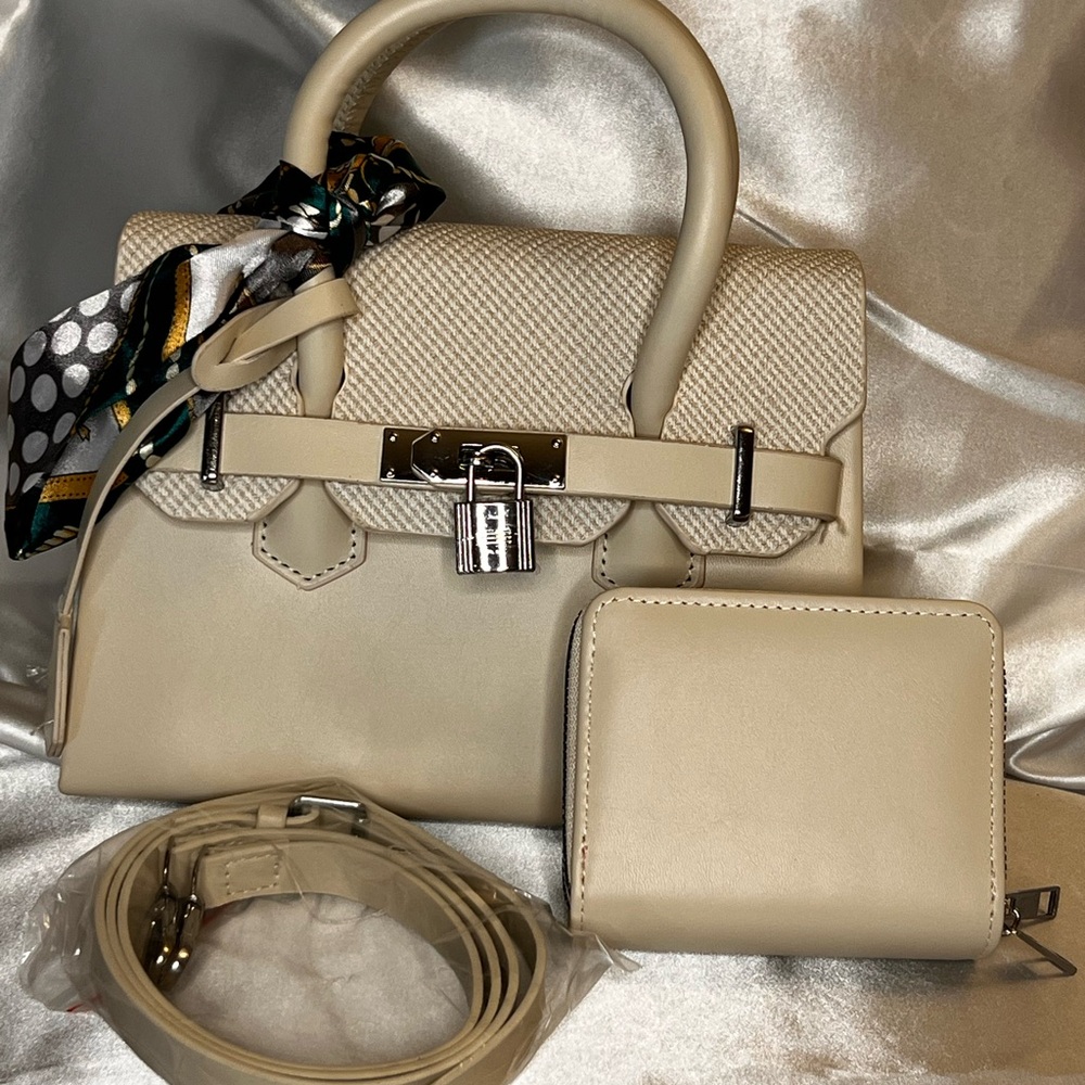 Elegant Off White Handbag Set